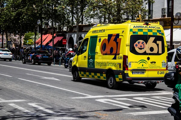 Seville, İspanya - 5 Mayıs 2022 'de İspanya' nın en ünlü festivali Feria de Sevilla 'da ambülans salgını nedeniyle iki yıllık yokluğunun ardından bu kutlama geri döndü.