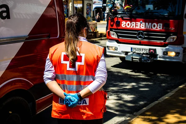 Seville, İspanya - 5 Mayıs 2022 'de İspanya' nın en ünlü festivali Feria de Sevilla 'da ambülans salgını nedeniyle iki yıllık yokluğunun ardından bu kutlama geri döndü.