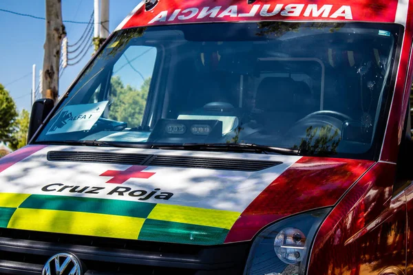 Seville, İspanya - 5 Mayıs 2022 'de İspanya' nın en ünlü festivali Feria de Sevilla 'da ambülans salgını nedeniyle iki yıllık yokluğunun ardından bu kutlama geri döndü.