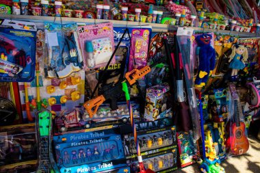 Seville, İspanya - 05 Mayıs 2022 Feria de Sevilla lunaparkı, eğlence ve gezintiler tekrar açıldı.