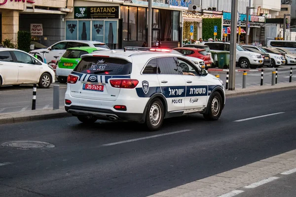 以色列特拉维夫 2022年5月7日 以色列爆发禽流感期间 特拉维夫街道上的警车翻滚 — 图库照片