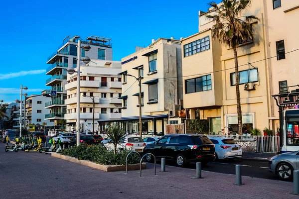 Tel Aviv, İsrail - 7 Mayıs 2022 Tel Aviv şehir merkezi, beyaz şehir ve İsrail 'in en büyük ikinci şehri