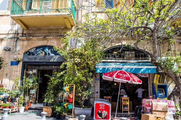 Tel Aviv, İsrail - 7 Mayıs 2022 Tel Aviv şehir merkezi, beyaz şehir ve İsrail 'in en büyük ikinci şehri