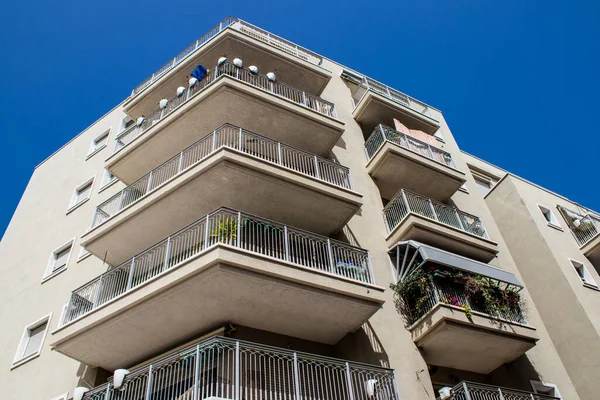 Tel Aviv, İsrail - 7 Mayıs 2022 Tel Aviv şehir merkezi, beyaz şehir ve İsrail 'in en büyük ikinci şehri