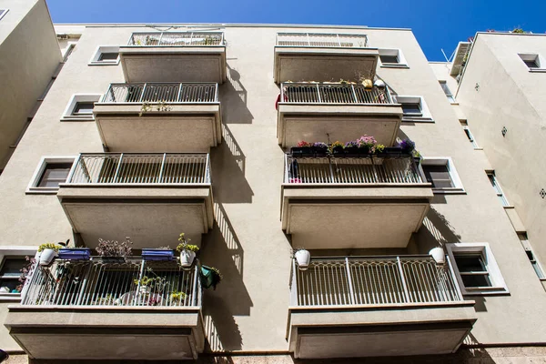 Tel Aviv, İsrail - 7 Mayıs 2022 Tel Aviv şehir merkezi, beyaz şehir ve İsrail 'in en büyük ikinci şehri