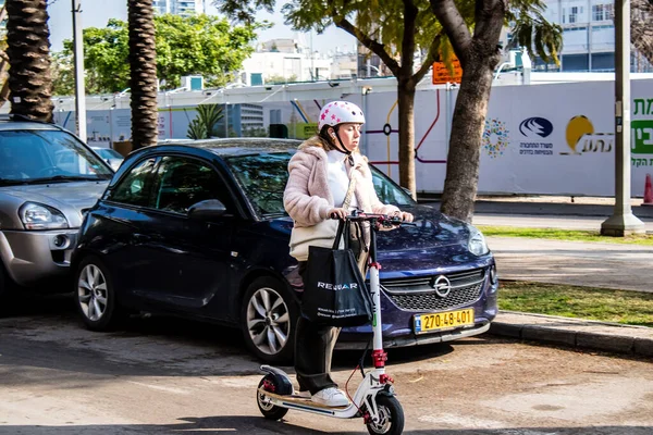 Tel Aviv Israel Mayo 2022 Gente Rodando Con Scooter Eléctrico — Foto de Stock