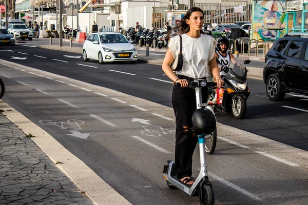 Tel Aviv Israel May 2022 People Rolling Electric Scooter Streets — Foto Stock