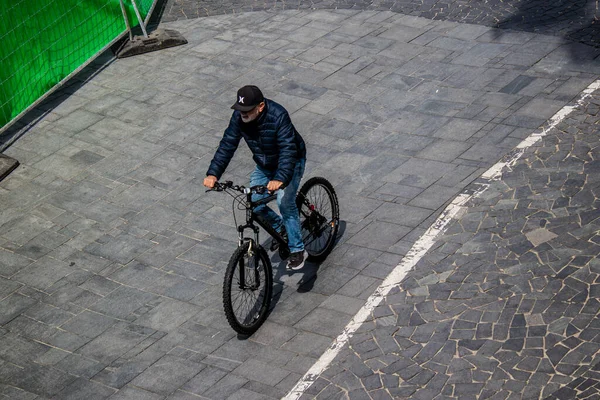 Tel Aviv Israel May 2022 People Rolling Bicycle Streets Tel — Zdjęcie stockowe