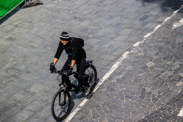 Tel Aviv Israel Mai 2022 Menschen Rollen Mit Dem Fahrrad — Stockfoto