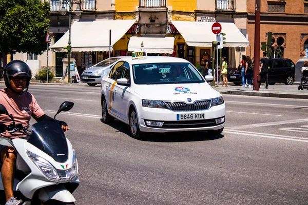 Севілья Іспанія Травня 2022 Року Таксі Їхав Вулицями Севільї Під — стокове фото