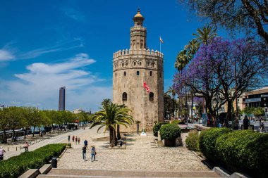 Seville, İspanya - 09 Mayıs 2022 Sevilla şehri, sembolik bir şehir ve İspanya 'nın güneyindeki Endülüs Bölgesi' nin başkenti.