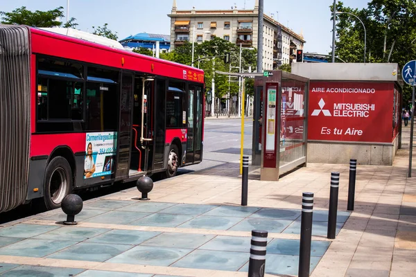 在西班牙塞维利亚 2022年5月9日 在西班牙爆发的禽流感爆发期间 乘坐公共汽车穿过塞维利亚街道是强制性的 — 图库照片