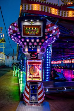 Carmona, İspanya - 11 Mayıs 2022 Feria de Carmona Eğlence Fuarı, eğlence ve gezintiler tekrar açıldı, parti iki yıllık yokluğun ardından covid salgını nedeniyle geri döndü