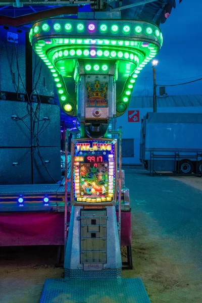 Carmona, İspanya - 11 Mayıs 2022 Feria de Carmona Eğlence Fuarı, eğlence ve gezintiler tekrar açıldı, parti iki yıllık yokluğun ardından covid salgını nedeniyle geri döndü