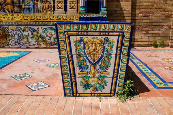 Seville, İspanya - 15 Mayıs 2022 İspanya Plaza, Andalusia bölgesinin başkenti ve sembolik bir şehir olan Seville 'deki Maria Luisa parkında yer alan bir mimari komplekstir.