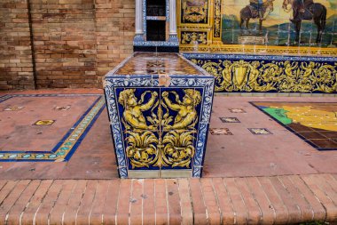 Seville, İspanya - 15 Mayıs 2022 İspanya Plaza, Andalusia bölgesinin başkenti ve sembolik bir şehir olan Seville 'deki Maria Luisa parkında yer alan bir mimari komplekstir.