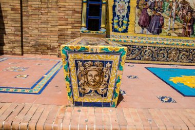 Seville, İspanya - 15 Mayıs 2022 İspanya Plaza, Andalusia bölgesinin başkenti ve sembolik bir şehir olan Seville 'deki Maria Luisa parkında yer alan bir mimari komplekstir.