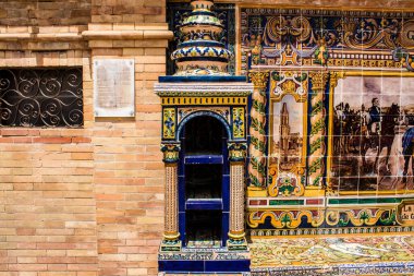 Seville, İspanya - 15 Mayıs 2022 İspanya Plaza, Andalusia bölgesinin başkenti ve sembolik bir şehir olan Seville 'deki Maria Luisa parkında yer alan bir mimari komplekstir.