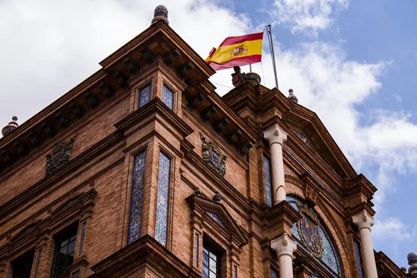 Seville, İspanya - 15 Mayıs 2022 İspanya Plaza, Andalusia bölgesinin başkenti ve sembolik bir şehir olan Seville 'deki Maria Luisa parkında yer alan bir mimari komplekstir.
