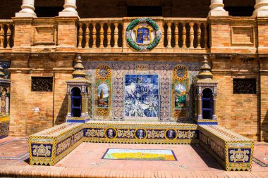 Seville, İspanya - 15 Mayıs 2022 İspanya Plaza, Andalusia bölgesinin başkenti ve sembolik bir şehir olan Seville 'deki Maria Luisa parkında yer alan bir mimari komplekstir.