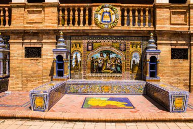 Seville, İspanya - 15 Mayıs 2022 İspanya Plaza, Andalusia bölgesinin başkenti ve sembolik bir şehir olan Seville 'deki Maria Luisa parkında yer alan bir mimari komplekstir.