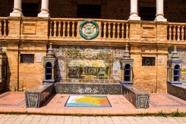 Seville, İspanya - 15 Mayıs 2022 İspanya Plaza, Andalusia bölgesinin başkenti ve sembolik bir şehir olan Seville 'deki Maria Luisa parkında yer alan bir mimari komplekstir.