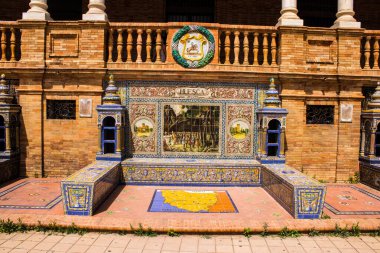 Seville, İspanya - 15 Mayıs 2022 İspanya Plaza, Andalusia bölgesinin başkenti ve sembolik bir şehir olan Seville 'deki Maria Luisa parkında yer alan bir mimari komplekstir.