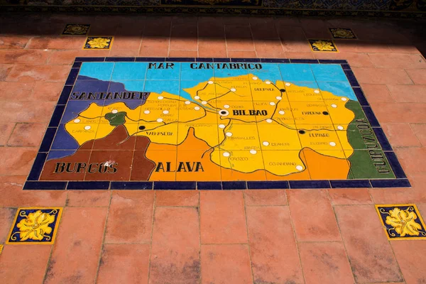 Seville, İspanya - 15 Mayıs 2022 İspanya Plaza, Andalusia bölgesinin başkenti ve sembolik bir şehir olan Seville 'deki Maria Luisa parkında yer alan bir mimari komplekstir.