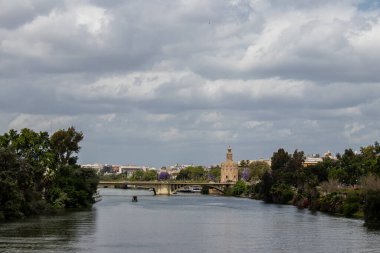 Seville, İspanya - 16 Mayıs 2022 Sevilla şehri ve İspanya 'nın güneyindeki Endülüs Bölgesi' nin başkenti Sevilla 'nın mimarisi