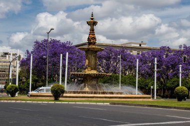 Seville, İspanya - 16 Mayıs 2022 Sevilla şehri ve İspanya 'nın güneyindeki Endülüs Bölgesi' nin başkenti Sevilla 'nın mimarisi