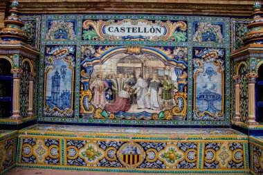 Seville, İspanya - 15 Mayıs 2022 İspanya Plaza, Andalusia bölgesinin başkenti ve sembolik bir şehir olan Seville 'deki Maria Luisa parkında yer alan bir mimari komplekstir.