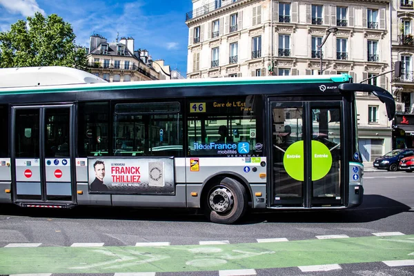 París Francia Mayo 2022 Autobús Conduciendo Por Las Calles París — Foto de Stock