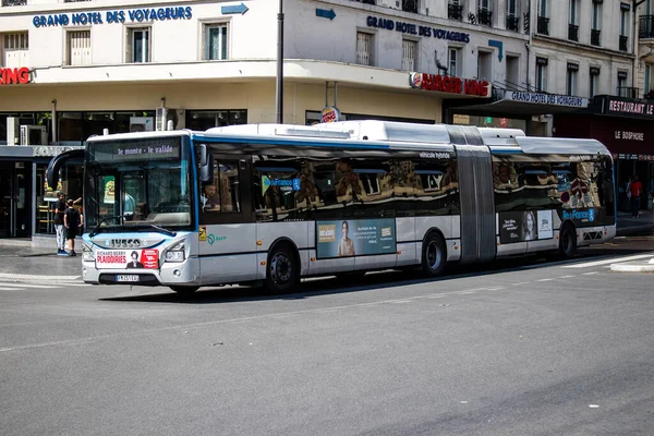 Париж Франція Травня 2022 Року Автобус Проїхав Вулицями Парижа Під — стокове фото