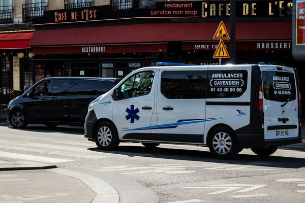 París Francia Mayo 2022 Ambulancia Recorriendo Las Calles París Durante — Foto de Stock