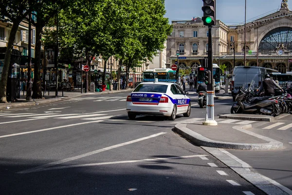 フランス 2022年5月21日フランスを襲ったコロナウイルス発生中のパリの街の警察 — ストック写真