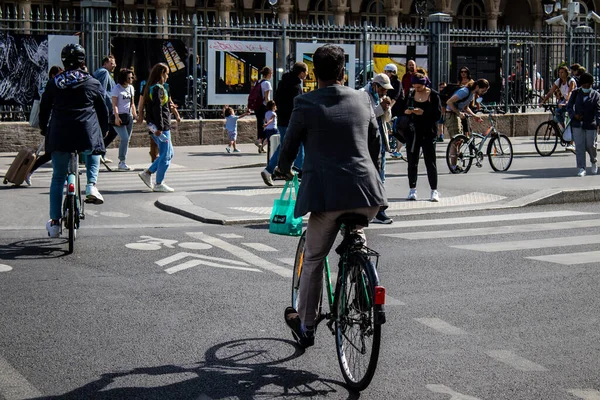 París Francia Mayo 2022 Las Personas Que Viajan Bicicleta Por — Foto de Stock