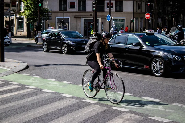 Paris France Mai 2022 Des Gens Roulent Bicyclette Dans Les — Photo