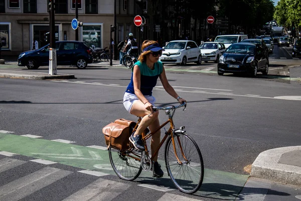 París Francia Mayo 2022 Las Personas Que Viajan Bicicleta Por — Foto de Stock