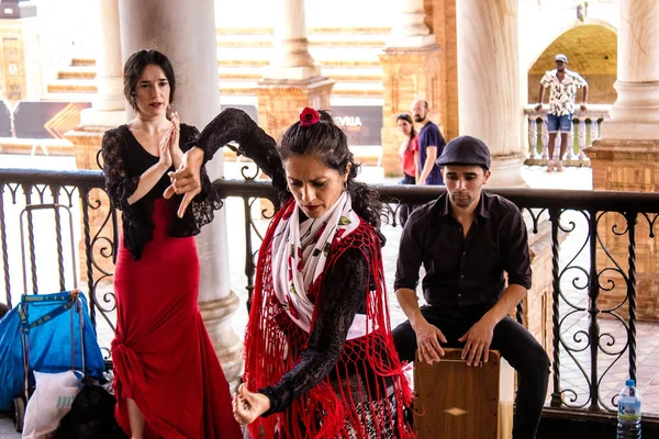 Sevilha Espanha Maio 2022 Dançarinos Flamenco Apresentando Nas Ruas Sevilha — Fotografia de Stock