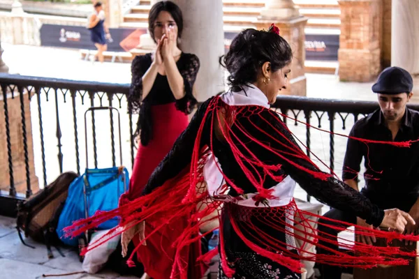 Sewilla Hiszpania Maja 2022 Tancerze Flamenco Występujący Ulicach Sewilli Podczas — Zdjęcie stockowe