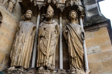 Reims, Fransa - 25 Mayıs 2022 Notre Dame Reims Katedrali, Fransa 'nın Grand Est bölgesinde bir anıt ve Avrupa' nın en eskilerindendir.