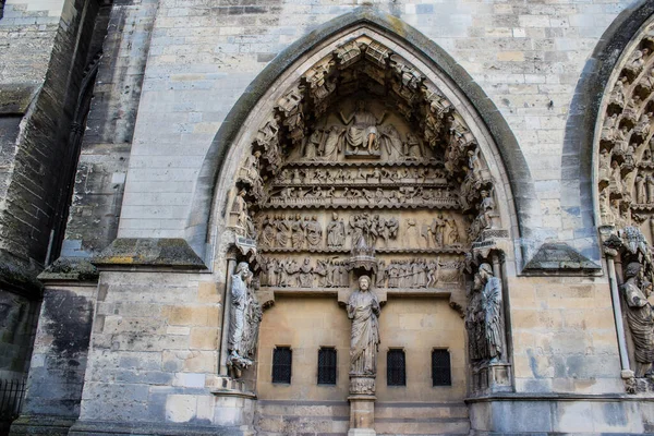 法国雷姆斯 2022年5月25日 圣母院雷姆斯主教座堂 Notre Dame Cathedral Reims 法国大埃斯特地区的一座纪念碑 也是欧洲最古老的纪念碑之一 — 图库照片