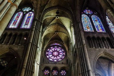 Reims, Fransa - 25 Mayıs 2022 Notre Dame Reims Katedrali, Fransa 'nın Grand Est bölgesinde bir anıt ve Avrupa' nın en eskilerindendir.