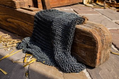 Reims, Fransa - 28 Mayıs 2022 Reims şehrinde düzenlenen Johanniques şenlikleri sırasında Orta Çağ 'ın kalbine ziyaretçileri taşıyan tarihi yeniden yapılanma