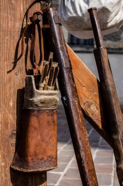 Reims, Fransa - 28 Mayıs 2022 Reims şehrinde düzenlenen Johanniques şenlikleri sırasında Orta Çağ 'ın kalbine ziyaretçileri taşıyan tarihi yeniden yapılanma