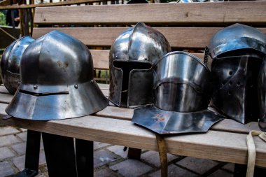 Reims, Fransa - 28 Mayıs 2022 Reims şehrinde düzenlenen Johanniques şenlikleri sırasında Orta Çağ 'ın kalbine ziyaretçileri taşıyan tarihi yeniden yapılanma