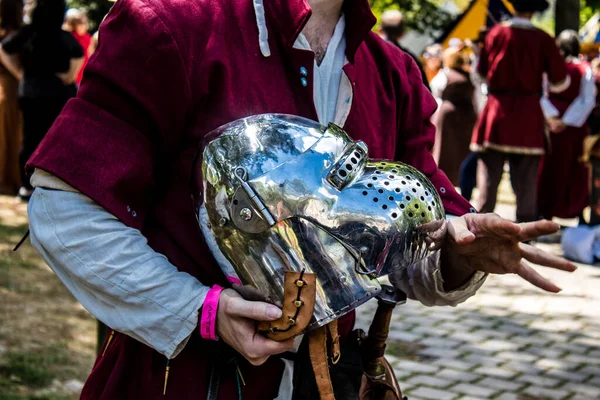 ランス ランス 2022年5月28日ランスの街で行われるヨハネスブルグの祭りの間 中世の中心部への訪問者を輸送する通りのショーと歴史的復興 — ストック写真