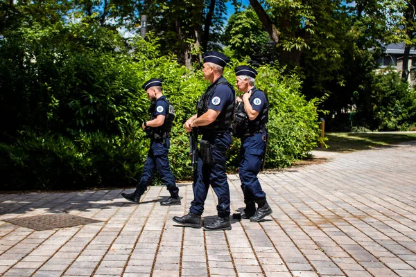Reims Frankrijk Mei 2022 Politieagenten Beschermen Middeleeuwse Markt Tijdens Johanniques — Stockfoto