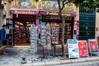 Seville, İspanya - Haziran 01, 2022 Seville şehri ve İspanya 'nın güneyindeki Endülüs Bölgesi' nin başkenti Sevilla 'nın mimarisi.