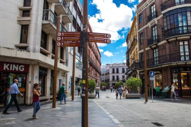 Seville, İspanya - Haziran 01, 2022 Seville şehri ve İspanya 'nın güneyindeki Endülüs Bölgesi' nin başkenti Sevilla 'nın mimarisi.